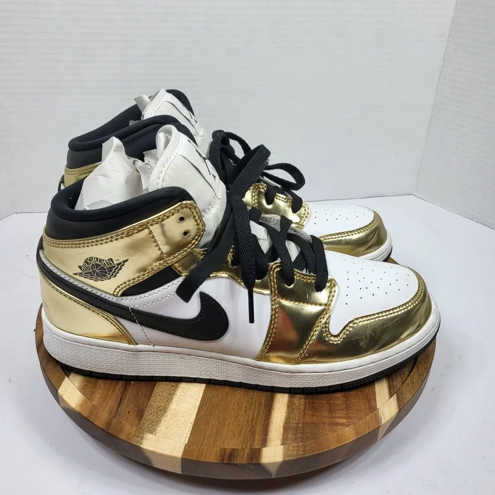 Air Jordan 1 Mid SE Metallic Gold Black White DC1420-700 Size 7Y Womens 8.5